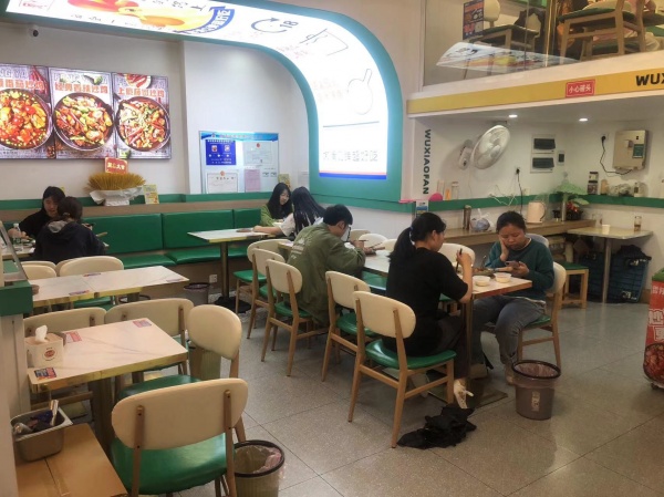 长沙县泉塘水利水电校门口日营业6000饭店优价转让Y572 长沙县泉塘水利水电校门口日营业6000饭店优价转让Y572