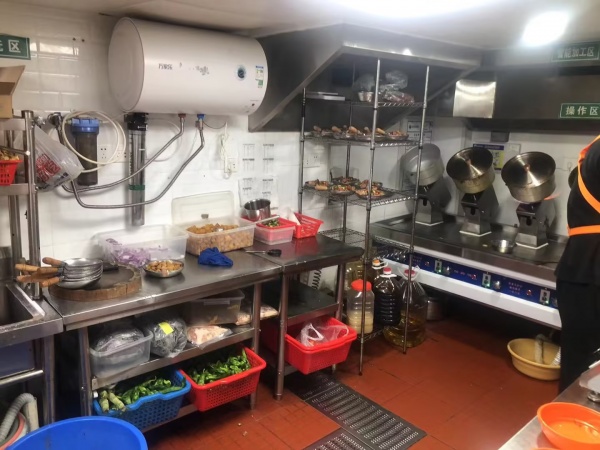 长沙县泉塘水利水电校门口日营业6000饭店优价转让Y572 长沙县泉塘水利水电校门口日营业6000饭店优价转让Y572