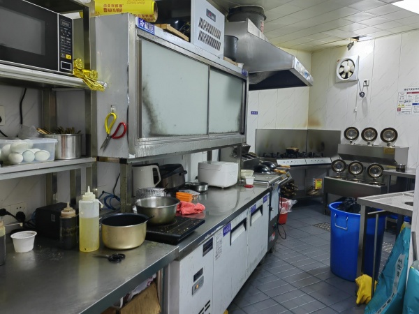 捡漏!湖南大学财经学院临街餐饮店优价转让!Y599 捡漏!湖南大学财经学院临街餐饮店优价转让!Y599