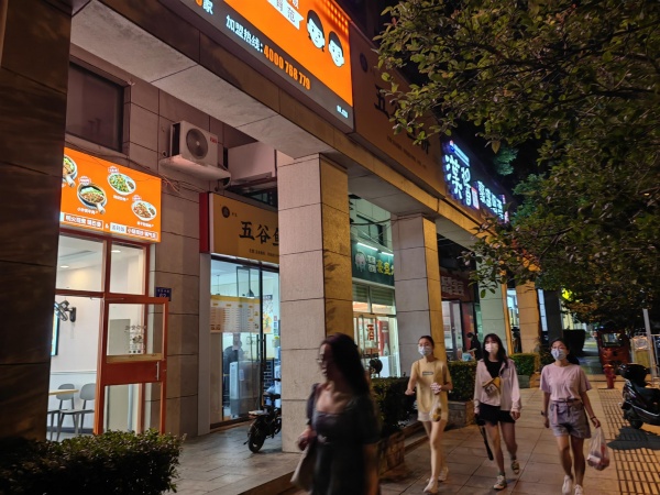 捡漏!湖南大学财经学院临街餐饮店优价转让!Y599 捡漏!湖南大学财经学院临街餐饮店优价转让!Y599