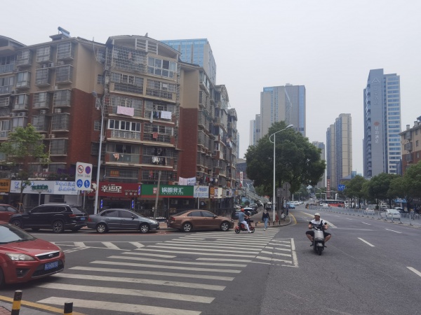 岳麓区地铁口奥克斯万达广场旁临街餐饮店优价转让M5103 岳麓区地铁口奥克斯万达广场旁临街餐饮店优价转让M5103