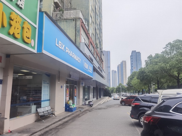 岳麓区地铁口奥克斯万达广场旁临街餐饮店优价转让M5103 岳麓区地铁口奥克斯万达广场旁临街餐饮店优价转让M5103