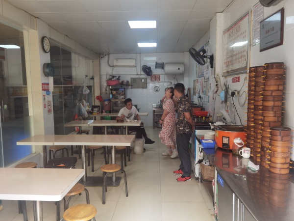岳麓区地铁口奥克斯万达广场旁临街餐饮店优价转让M5103 岳麓区地铁口奥克斯万达广场旁临街餐饮店优价转让M5103