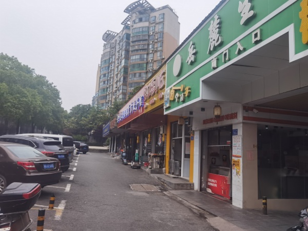 岳麓区地铁口奥克斯万达广场旁临街餐饮店优价转让M5103 岳麓区地铁口奥克斯万达广场旁临街餐饮店优价转让M5103