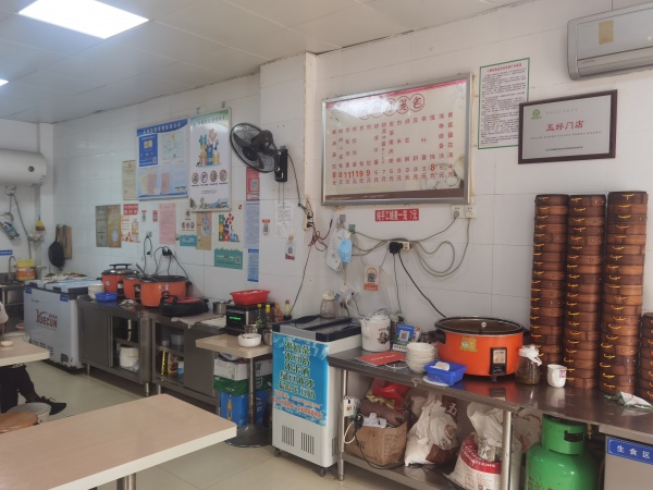岳麓区地铁口奥克斯万达广场旁临街餐饮店优价转让M5103 岳麓区地铁口奥克斯万达广场旁临街餐饮店优价转让M5103