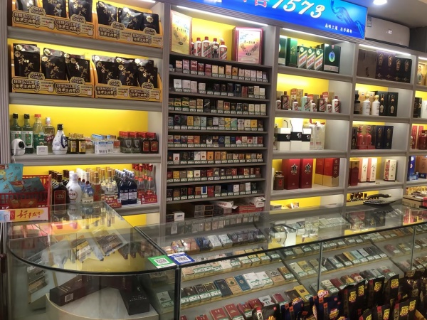 岳麓区滨江农贸市场入口45平烟酒店优价转让(可空转Y5154 岳麓区滨江农贸市场入口45平烟酒店优价转让(可空转Y5154