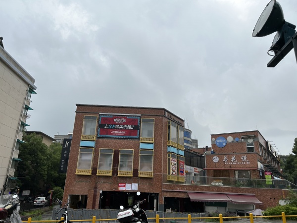 房东直租 岳麓区十万客流大学城麓山南路临街毛坯M5171 房东直租 岳麓区十万客流大学城麓山南路临街毛坯M5171