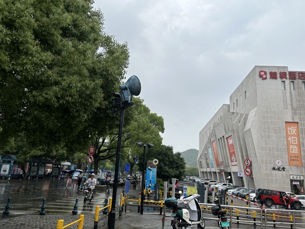 房东直租 岳麓区十万客流大学城麓山南路临街毛坯M5171 房东直租 岳麓区十万客流大学城麓山南路临街毛坯M5171