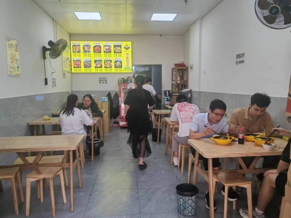 中电软件园日4000左右黄焖鸡米饭店优价转让M5195 中电软件园日4000左右黄焖鸡米饭店优价转让M5195