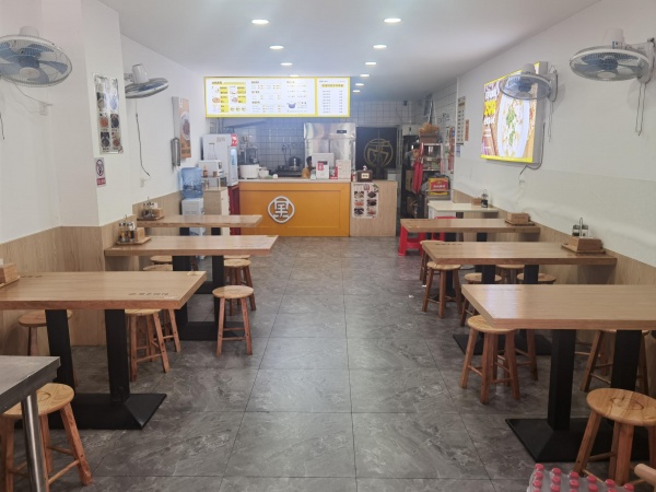 大型小区出入口地铁站旁火爆临街餐馆优价转让可空Y5199 大型小区出入口地铁站旁火爆临街餐馆优价转让可空Y5199