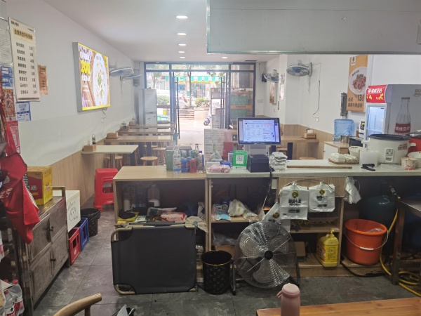 大型小区出入口地铁站旁火爆临街餐馆优价转让可空Y5199 大型小区出入口地铁站旁火爆临街餐馆优价转让可空Y5199