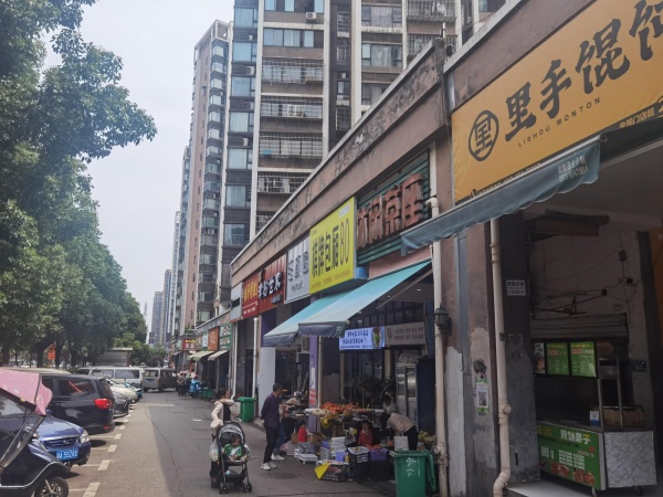 大型小区出入口地铁站旁火爆临街餐馆优价转让可空Y5199 大型小区出入口地铁站旁火爆临街餐馆优价转让可空Y5199