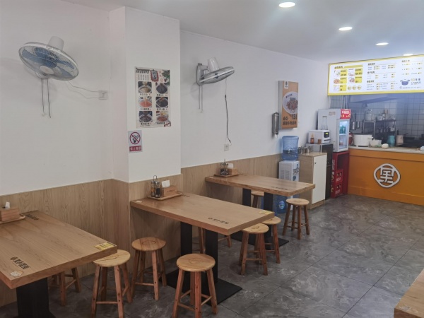 大型小区出入口地铁站旁火爆临街餐馆优价转让可空Y5199 大型小区出入口地铁站旁火爆临街餐馆优价转让可空Y5199
