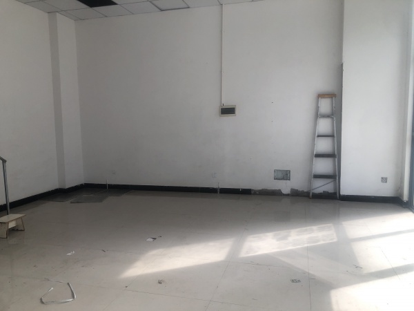龙华地铁口华天酒店旁100平临街旺铺房东直租Y5204 龙华地铁口华天酒店旁100平临街旺铺房东直租Y5204