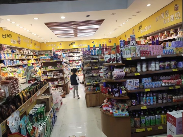 学校门口小区旁边7000营业额品牌零食店转让M5211 学校门口小区旁边7000营业额品牌零食店转让M5211