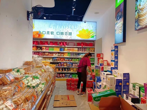 已转)雨花区学校高档小区出入口水果零食超市转让(空转)D627 已转)雨花区学校高档小区出入口水果零食超市转让(空转)D627