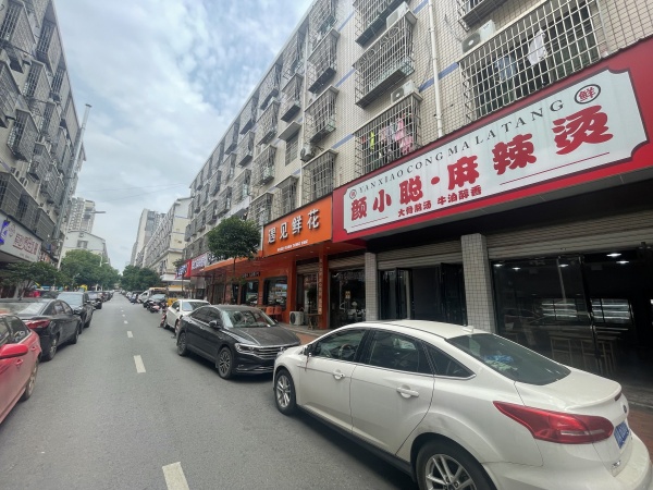 泉塘二期73平麻辣烫店低价转(空空转,无限制)m652 泉塘二期73平麻辣烫店低价转(空空转,无限制)m652