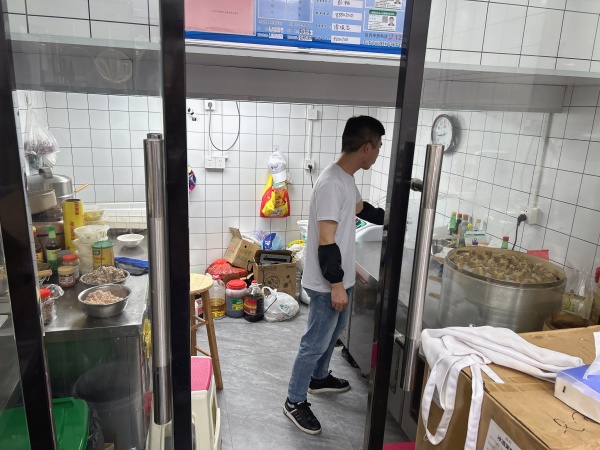 3万急转鑫融国际高档写字楼临街早餐店门面低价优转Y661 3万急转鑫融国际高档写字楼临街早餐店门面低价优转Y661