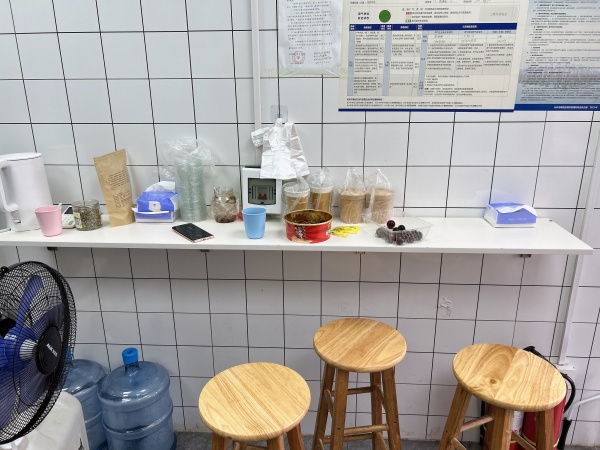 3万急转鑫融国际高档写字楼临街早餐店门面低价优转Y661 3万急转鑫融国际高档写字楼临街早餐店门面低价优转Y661