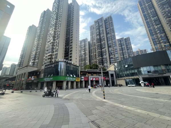 捡漏白菜价转让 大型小区出入口临街冒菜店,可空转y676 捡漏白菜价转让 大型小区出入口临街冒菜店,可空转y676