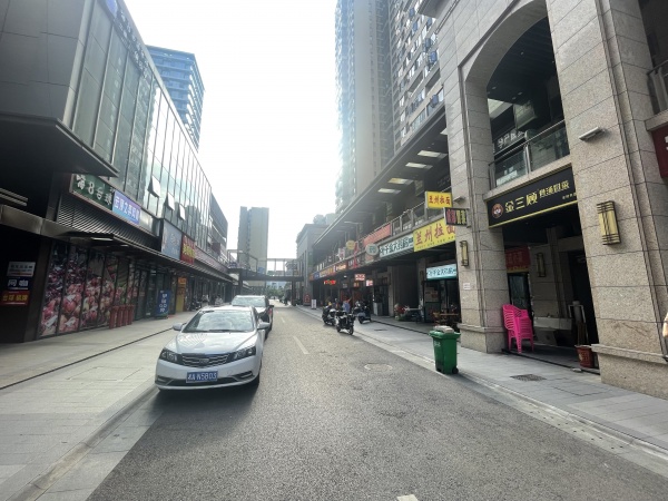 捡漏白菜价转让 大型小区出入口临街冒菜店,可空转y676 捡漏白菜价转让 大型小区出入口临街冒菜店,可空转y676