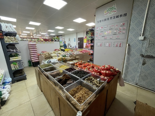 大型小区日营业额8k临街生鲜水果超市转让)可空转y6105 大型小区日营业额8k临街生鲜水果超市转让)可空转y6105
