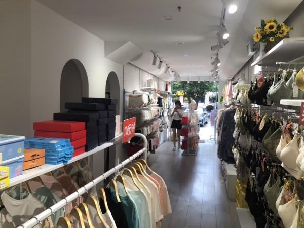 火爆!小区出入口55平店铺 优价转让M6121 火爆!小区出入口55平店铺 优价转让M6121