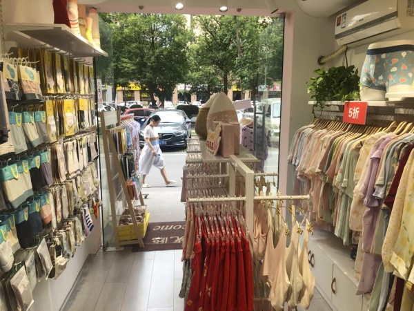 火爆!小区出入口55平店铺 优价转让M6121 火爆!小区出入口55平店铺 优价转让M6121