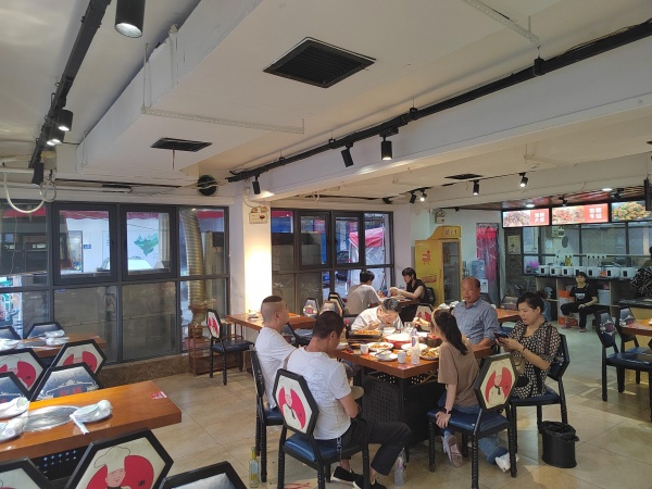 急转 中南汽车世界生意火爆280平餐饮夜宵店优价转让M6130 急转 中南汽车世界生意火爆280平餐饮夜宵店优价转让M6130