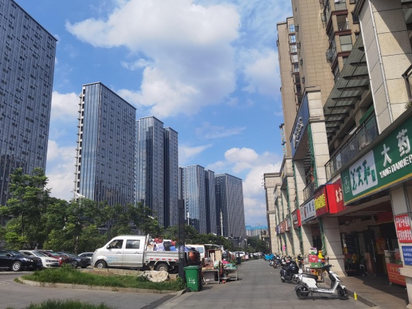 时代阳光大道小区出入口小学旁临街门面优价空转Y6159 时代阳光大道小区出入口小学旁临街门面优价空转Y6159