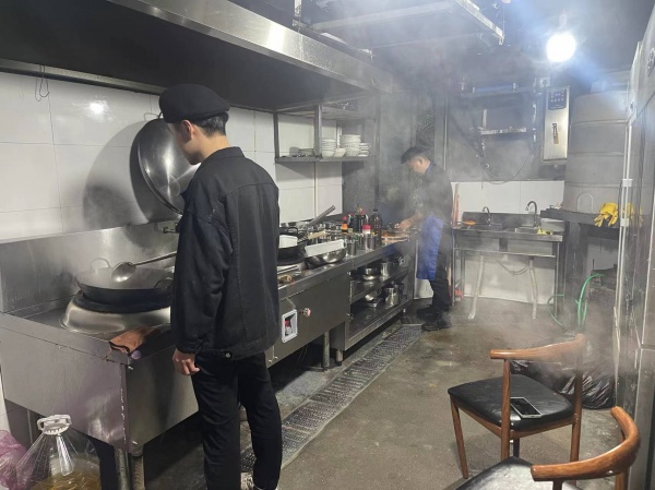3万捡漏!可空转狮子山大型小区出入口餐饮店低价转让 M6184 3万捡漏!可空转狮子山大型小区出入口餐饮店低价转让 M6184