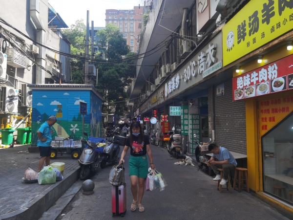 五一广场市中心商业街20平餐饮小吃店优价转让Y6214 五一广场市中心商业街20平餐饮小吃店优价转让Y6214