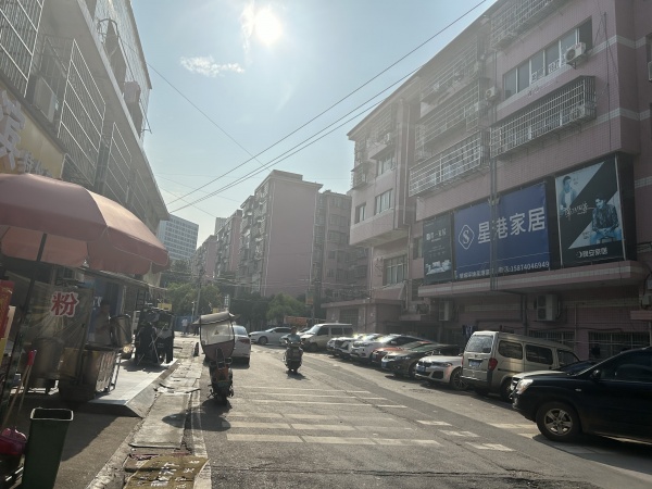急转小区临街日营业额4000加夜宵店整体转让Y6221 急转小区临街日营业额4000加夜宵店整体转让Y6221