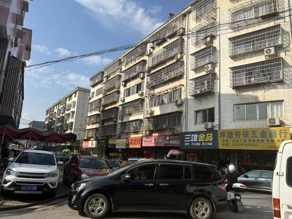 急转小区临街日营业额4000加夜宵店整体转让Y6221 急转小区临街日营业额4000加夜宵店整体转让Y6221