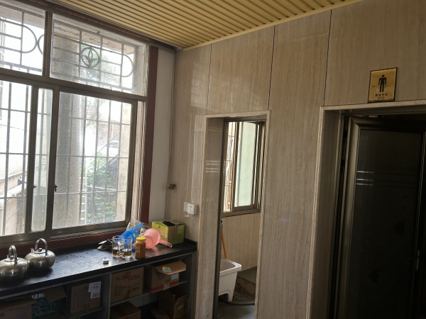急转小区临街日营业额4000加夜宵店整体转让Y6221 急转小区临街日营业额4000加夜宵店整体转让Y6221