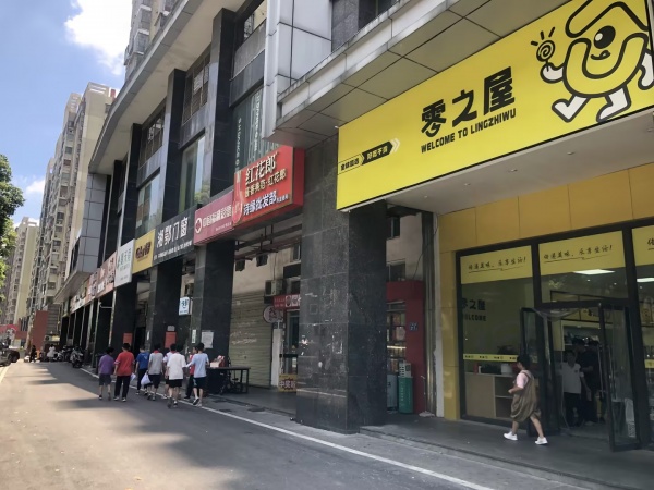 3.8W急转林科大学校小区临街品牌加盟零食店优价转让Y887 3.8W急转林科大学校小区临街品牌加盟零食店优价转让Y887