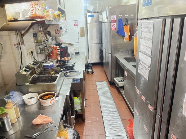 涂家冲地铁口美食商业街临街门面转让(可空转Y6244 涂家冲地铁口美食商业街临街门面转让(可空转Y6244