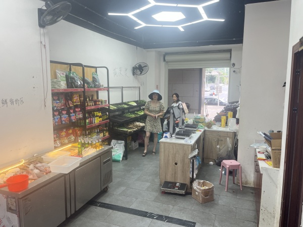 低价转让小区出入口94平好位置生鲜超市Y(可空6252 低价转让小区出入口94平好位置生鲜超市Y(可空6252