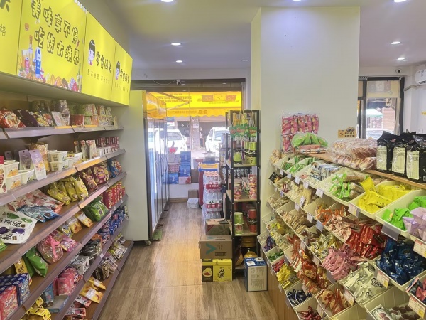 日营5k左右临街92平零食超市优价转让Y6253 日营5k左右临街92平零食超市优价转让Y6253