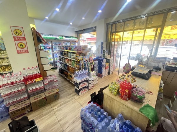 日营5k左右临街92平零食超市优价转让Y6253 日营5k左右临街92平零食超市优价转让Y6253