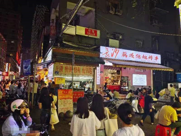 五一广场市中心商业街20平餐饮小吃店优价转让Y6214 五一广场市中心商业街20平餐饮小吃店优价转让Y6214