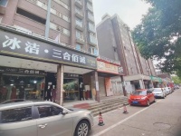 雨花区汽车南站大型小区临街服装店低价转让y740