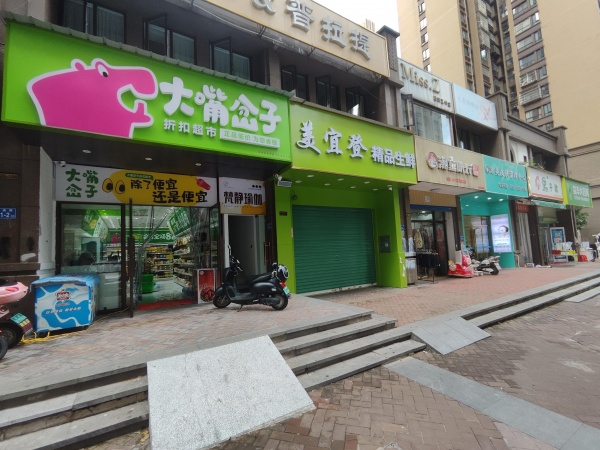 凤凰城小区正门口80平店铺(整转12万,空转3万)M757 凤凰城小区正门口80平店铺(整转12万,空转3万)M757
