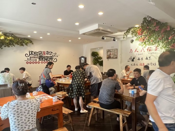 直租 直租无需转让费客流极大火车站电脑城旁320平餐饮门店Y792 直租 直租无需转让费客流极大火车站电脑城旁320平餐饮门店Y792