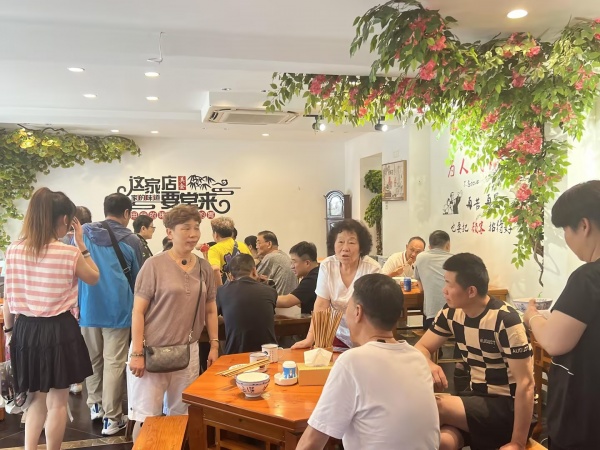 直租 直租无需转让费客流极大火车站电脑城旁320平餐饮门店Y792 直租 直租无需转让费客流极大火车站电脑城旁320平餐饮门店Y792