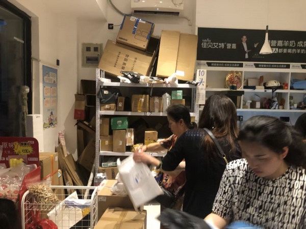 8万急转!(包三万押金)雨花区 日1千寄1百件 融科东南海B区兔喜韵达M7114 8万急转!(包三万押金)雨花区 日1千寄1百件 融科东南海B区兔喜韵达M7114