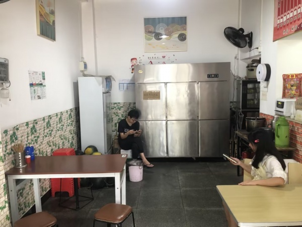 1.68急转可谈开福区月湖大型小区两年临街餐饮店7127 1.68急转可谈开福区月湖大型小区两年临街餐饮店7127