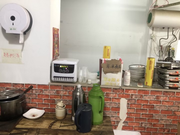 1.68急转可谈开福区月湖大型小区两年临街餐饮店7127 1.68急转可谈开福区月湖大型小区两年临街餐饮店7127