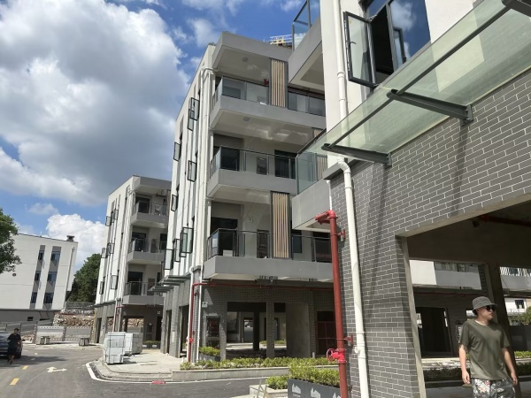 涉外经济学院对面新出来的门面出租D7162 涉外经济学院对面新出来的门面出租D7162