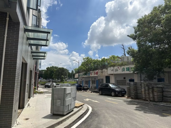 涉外经济学院对面新出来的门面出租D7162 涉外经济学院对面新出来的门面出租D7162